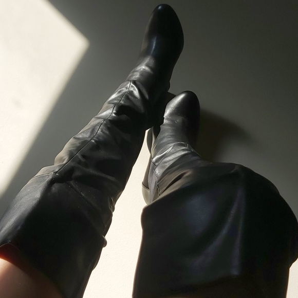 Over the knee boots EUC - Picture 3 of 11